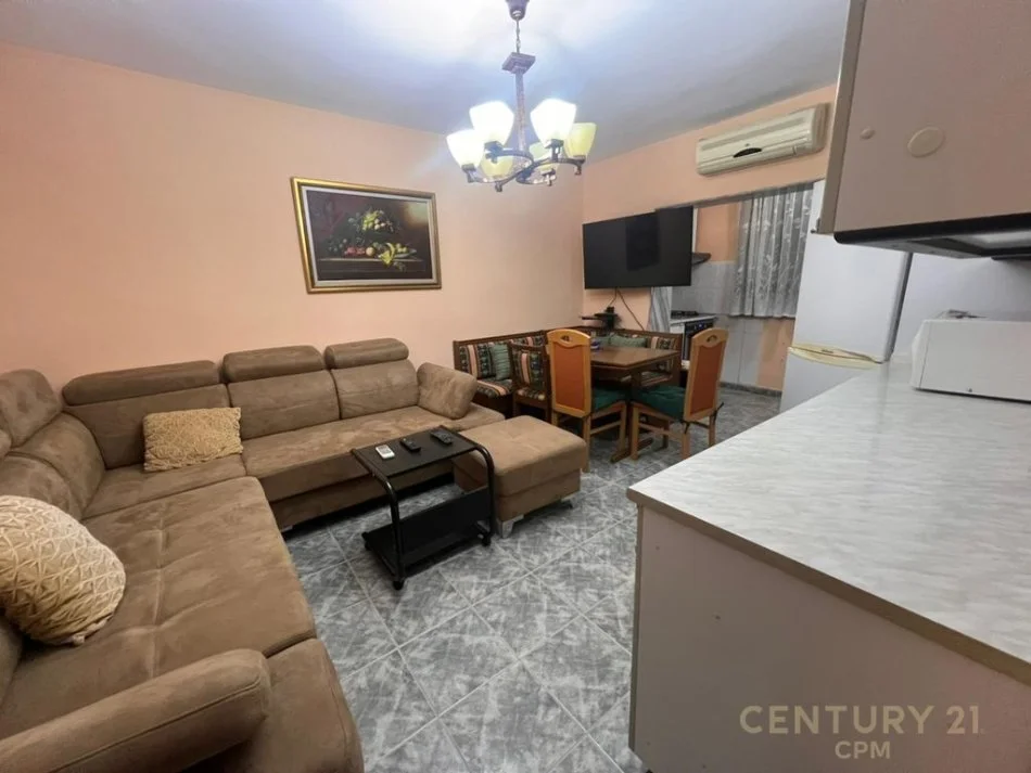 Tirane, jepet me qera apartament 2+1 Kati 2, 70 m² 630 € 