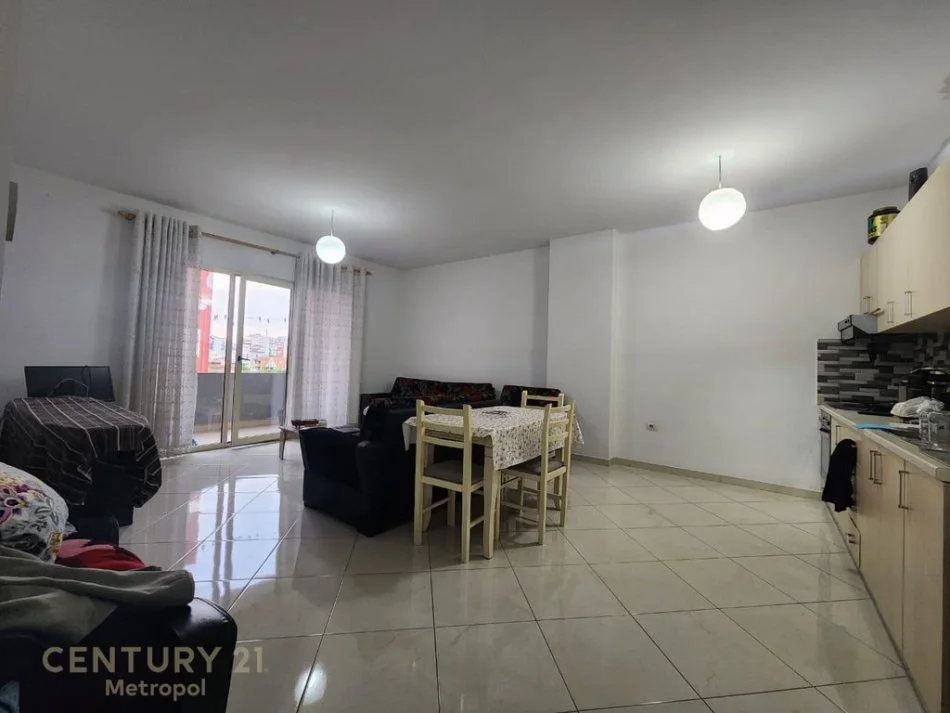 Tirane, shitet apartament 1+1 Kati 3, 84 m² 109.000 € (Rruga Konferenca e Pezes)