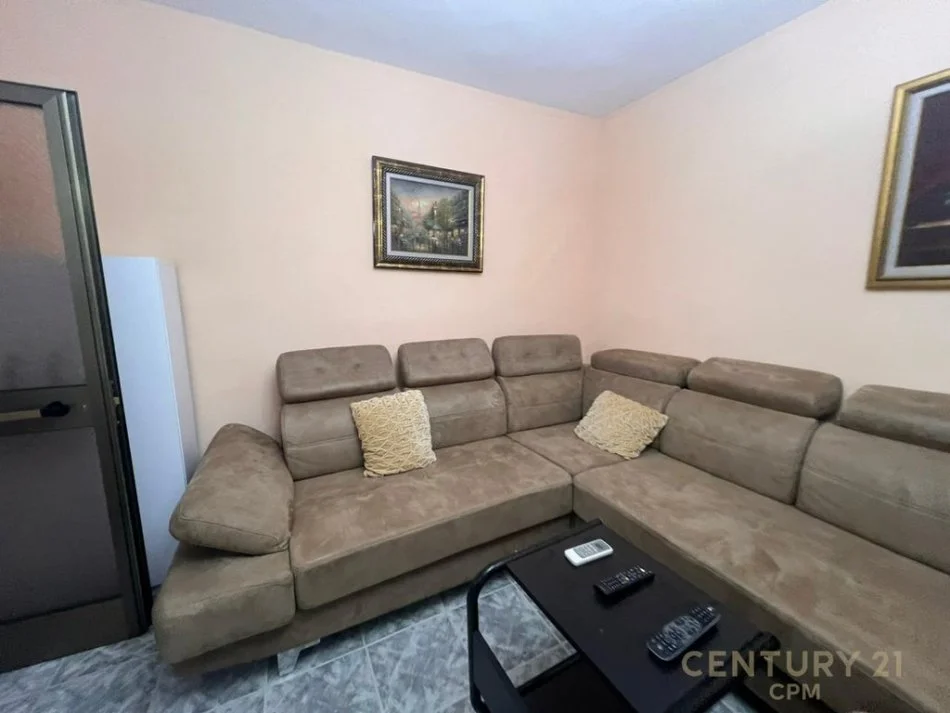 Tirane, jepet me qera apartament 2+1 Kati 2, 70 m² 630 € 