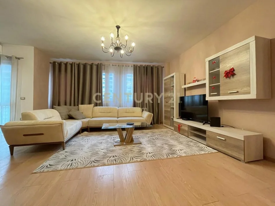 Tirane, jepet me qera apartament 2+1 Kati 3, 125 m² 850 € 