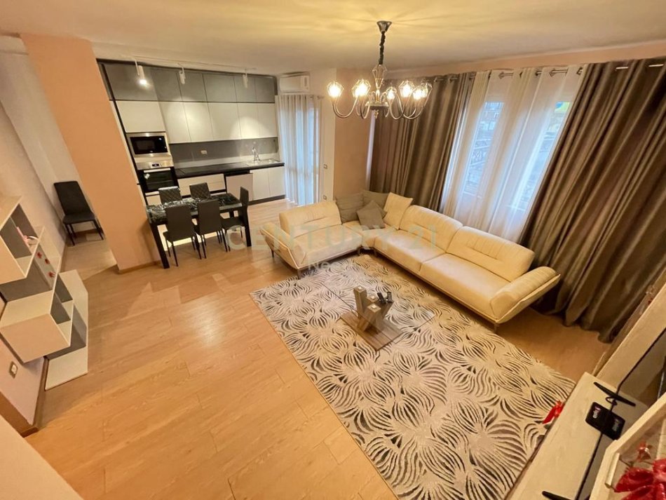Tirane, jepet me qera apartament 2+1 Kati 3, 125 m² 850 € 