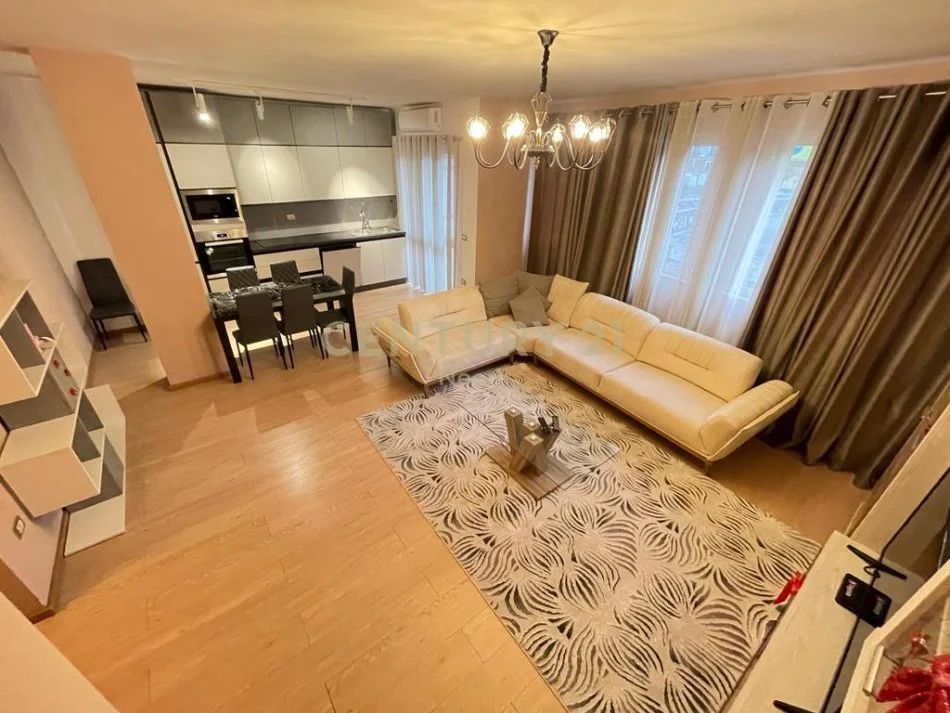 Tirane, jepet me qera apartament 2+1 Kati 3, 125 m² 850 € 