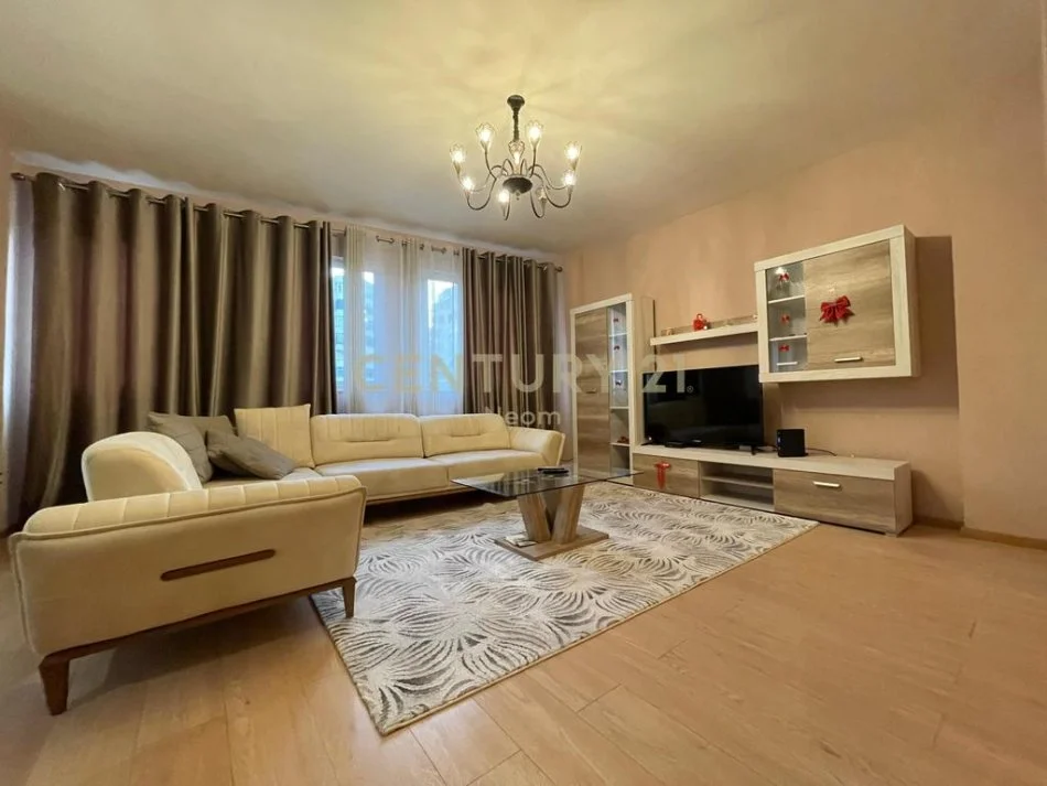Tirane, jepet me qera apartament 2+1 Kati 3, 125 m² 850 € 
