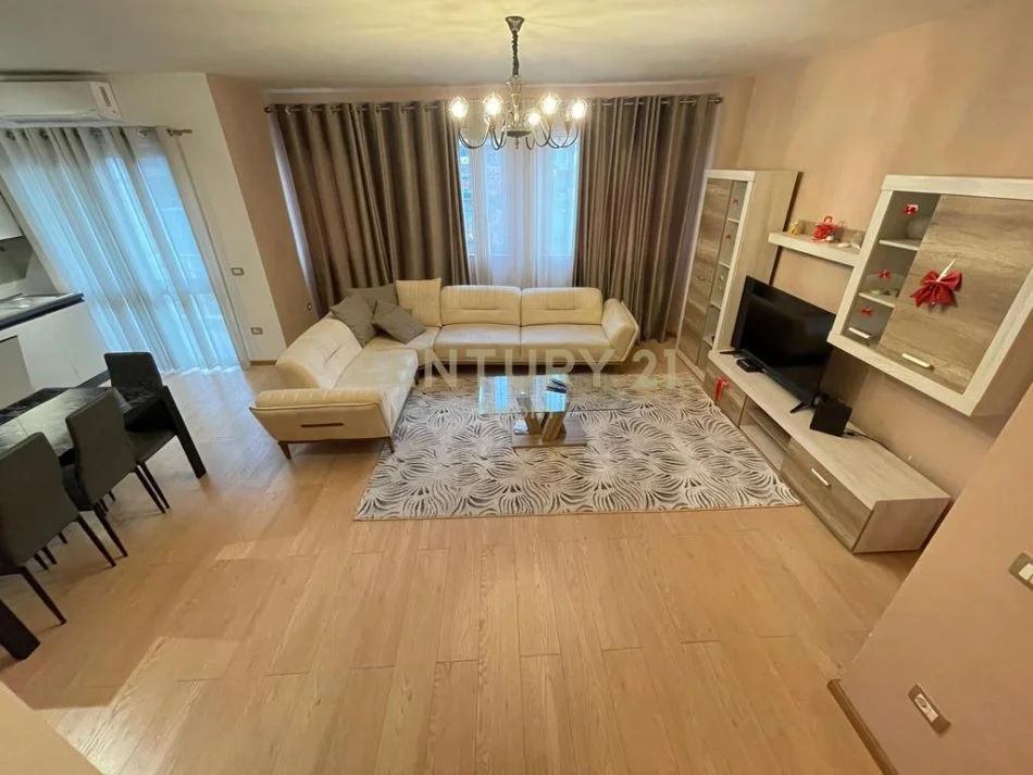 Tirane, jepet me qera apartament 2+1 Kati 3, 125 m² 850 € 