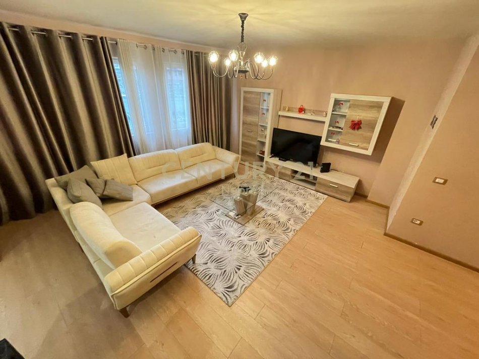 Tirane, jepet me qera apartament 2+1 Kati 3, 125 m² 850 € 