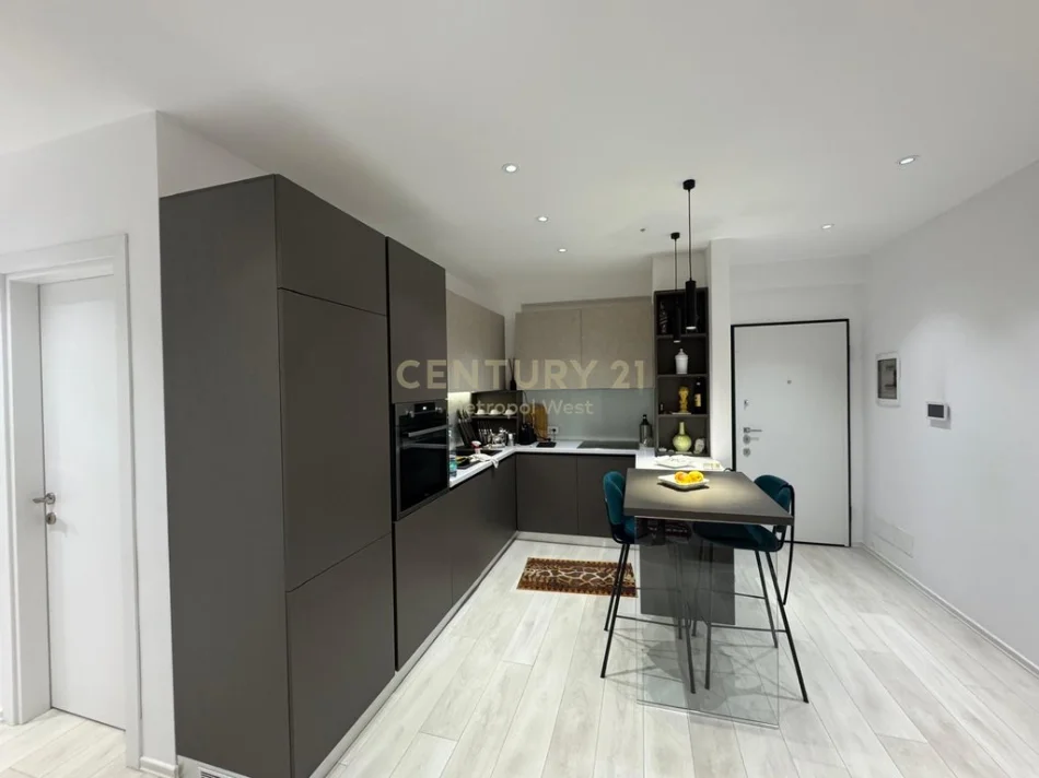Shqiperi, jepet me qera apartament 2+1 Kati 4, 100 m² 700 € (Kompleksi Zirkon)
