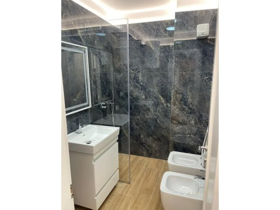Tirane, jepet me qera apartament 1+1 Kati 4, 75 m² 600 € 