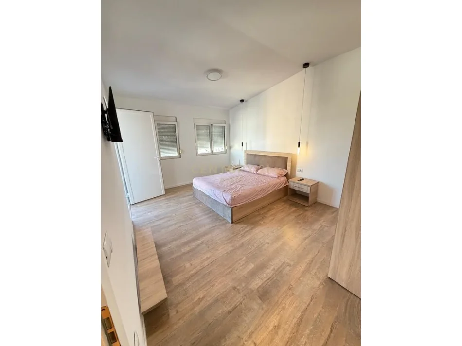 Tirane, jepet me qera apartament 1+1+Ballkon Kati 7, 600 € 
