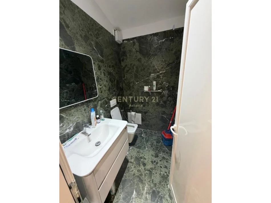 Tirane, jepet me qera apartament 1+1+Ballkon Kati 7, 600 € 