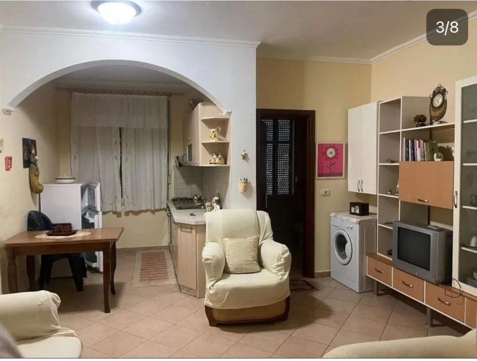 Durres, jepet me qera apartament 1+1+Aneks+Ballkon Kati 4, 65 m², 350 euro (Tek shkembi Kavajes)