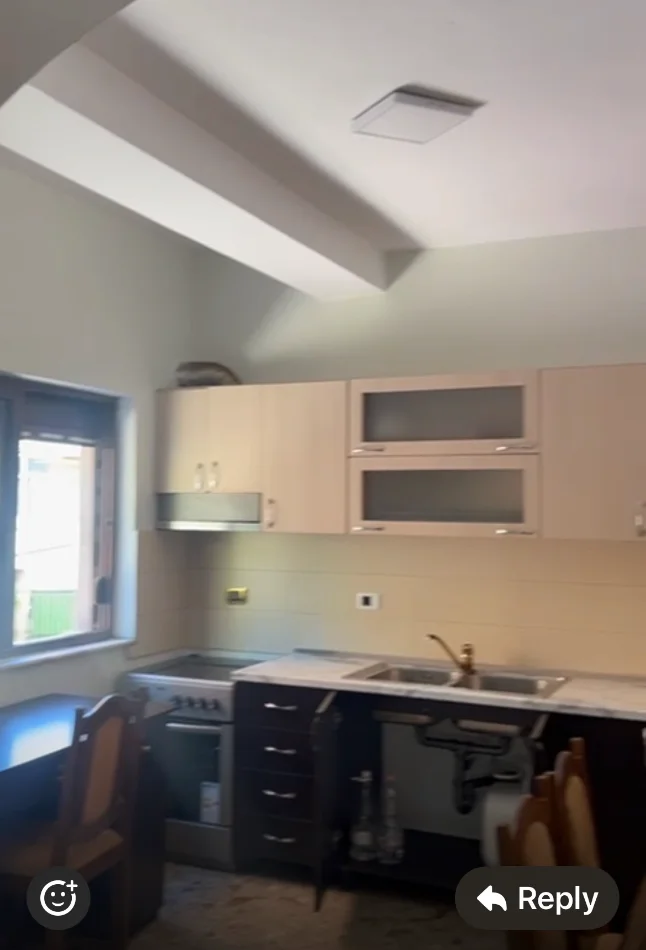 Tirane, shitet apartament 3+1+Ballkon Kati 2, 195.000 € (Rruga Marije Kraja)