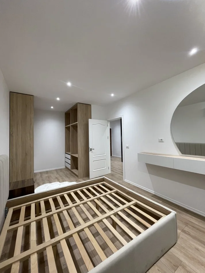 Tirane, shitet apartament 1+1+Ballkon Kati 5, 70 m² 175.000 € (Rruga fortuzi)