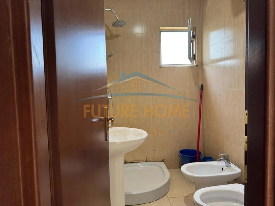 Tirane, jepet me qera apartament 2+1 Kati 6, 80 m² 600 € (Fusha e Aviacjonit)