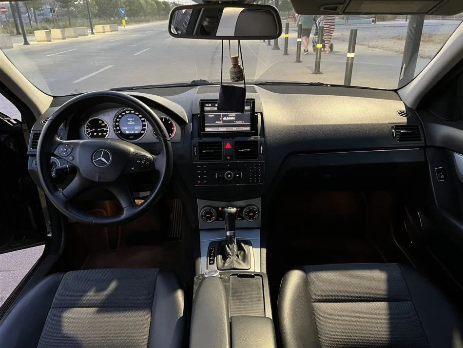 Shitet  C Clas w204 2.2 nafte, viti 2009, automatik. 4.5 Mil Lek i Padiskutueshem!!!!