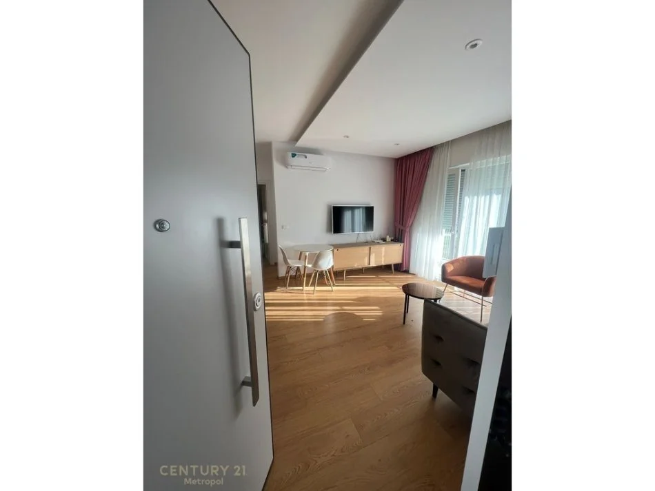 Tirane, jepet me qera apartament 1+1 Kati 1, 62 m² 650 € 