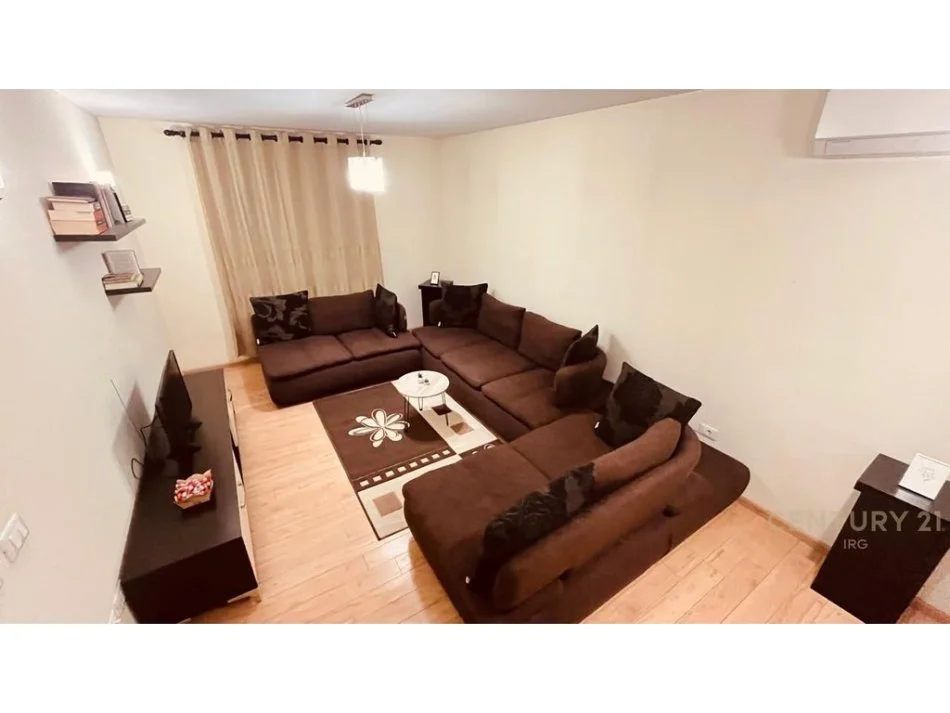 Tirane, jepet me qera apartament 2+1 Kati 4, 78 m² 700 € 