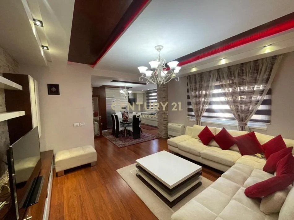 Tirane, shitet apartament 2+1 , 100 m² 200.000 € (Perball Martenitetit te Ri, Bryl)