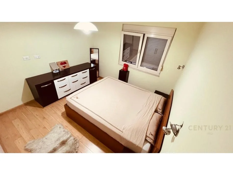 Tirane, jepet me qera apartament 2+1 Kati 4, 78 m² 700 € 