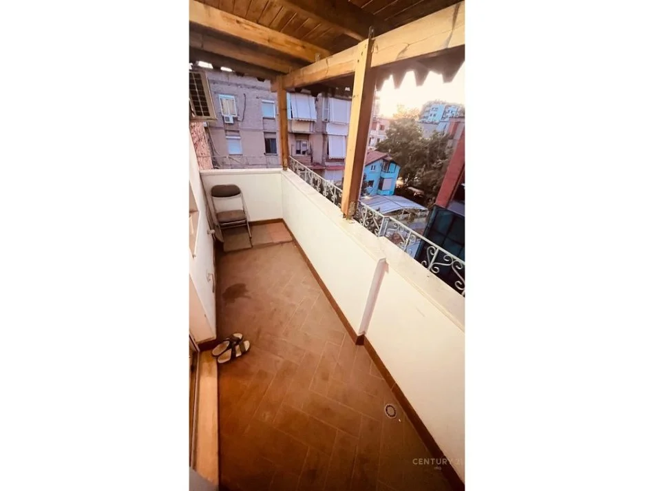 Tirane, jepet me qera apartament 2+1 Kati 4, 78 m² 700 € 