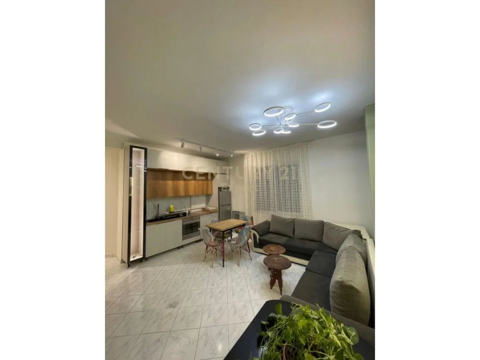 Tirane, jepet me qera apartament 1+1 Kati 3, 60 m² 550 € 