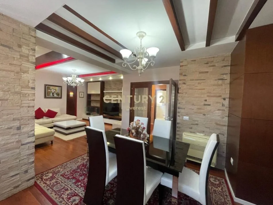Tirane, shitet apartament 2+1 , 100 m² 200.000 € (Perball Martenitetit te Ri, Bryl)
