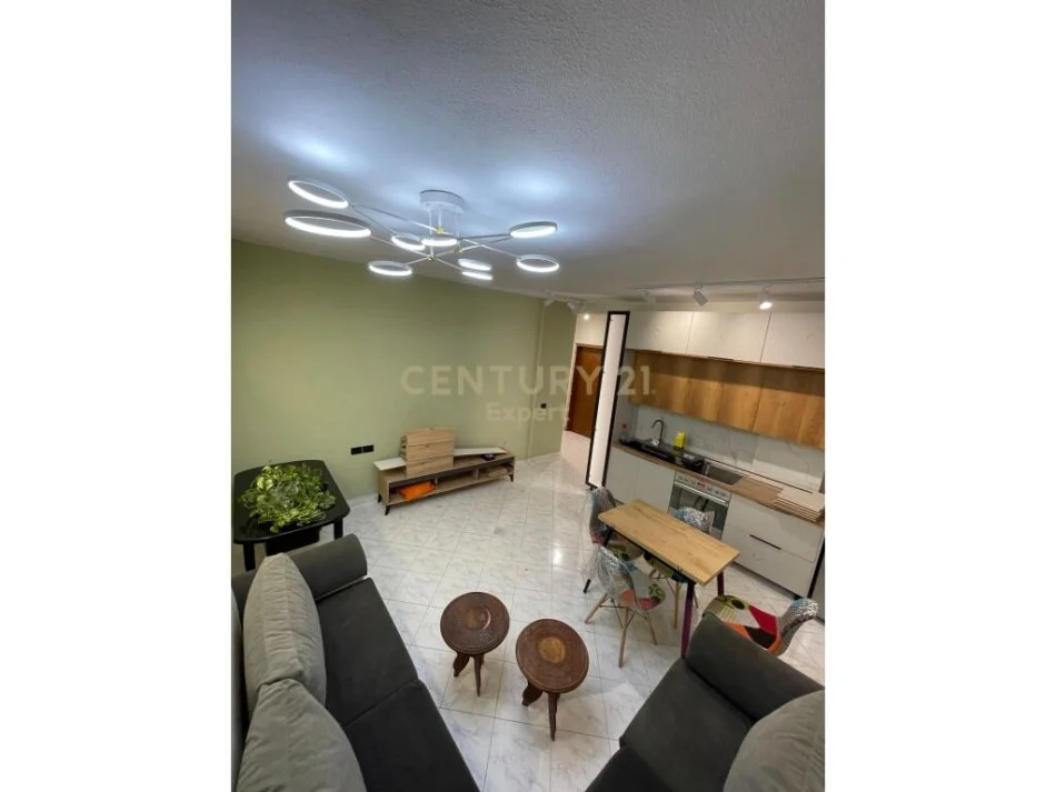 Tirane, jepet me qera apartament 1+1 Kati 3, 60 m² 550 € 