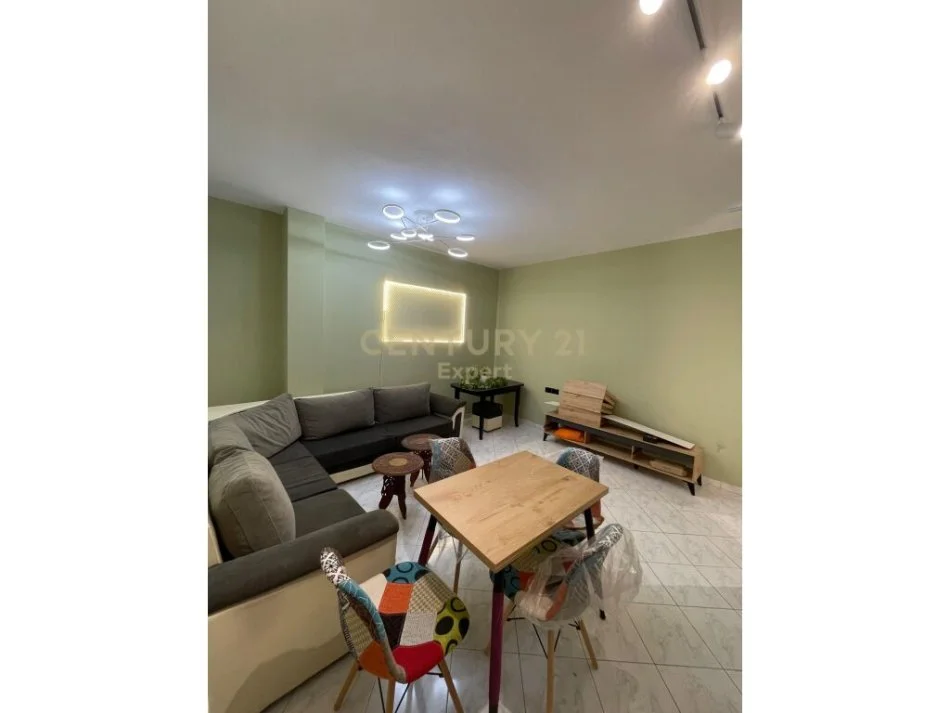 Tirane, jepet me qera apartament 1+1 Kati 3, 60 m² 550 € 