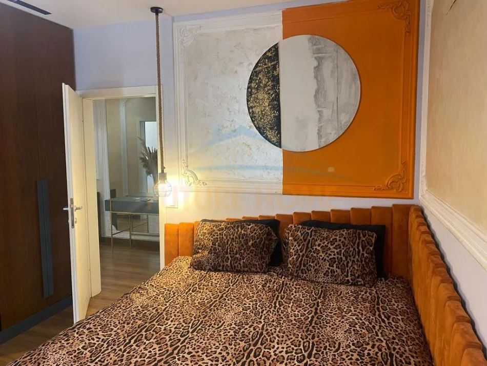 Tirane, shitet apartament 2+1+Ballkon Kati 8, 96 m² 160.000 € (Oxhaku)