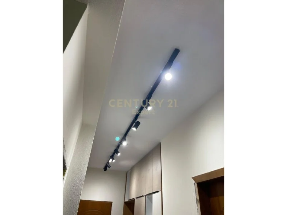 Tirane, jepet me qera apartament 1+1 Kati 3, 60 m² 550 € 