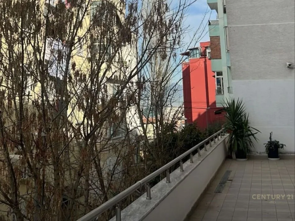Tirane, shitet apartament 1+1 Kati 1, 61 m² 95.750 € (Rruga per tek Kodra e Diellit 2)