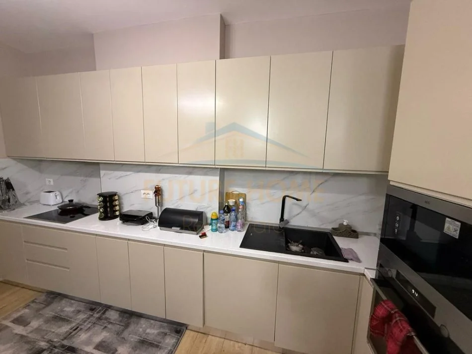 Okazion Tirane, shitet apartament 2+1+Ballkon Kati 9, 95 m² 135.000 € (Grand Gallery)