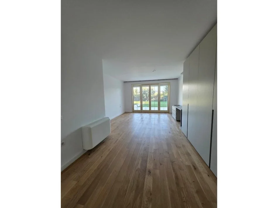 Tirane, shitet Vile 4+1 Kati 0, 444 m² (Lunder)