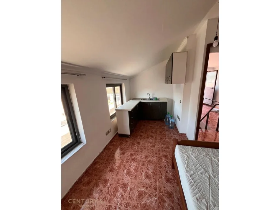 Tirane, shes apartament duplex 2+1 Kati 4, 100 m² 130.000 € (shkolla Bajram Curri)