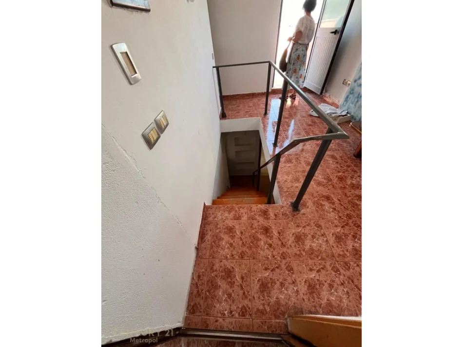 Tirane, shes apartament duplex 2+1 Kati 4, 100 m² 130.000 € (shkolla Bajram Curri)