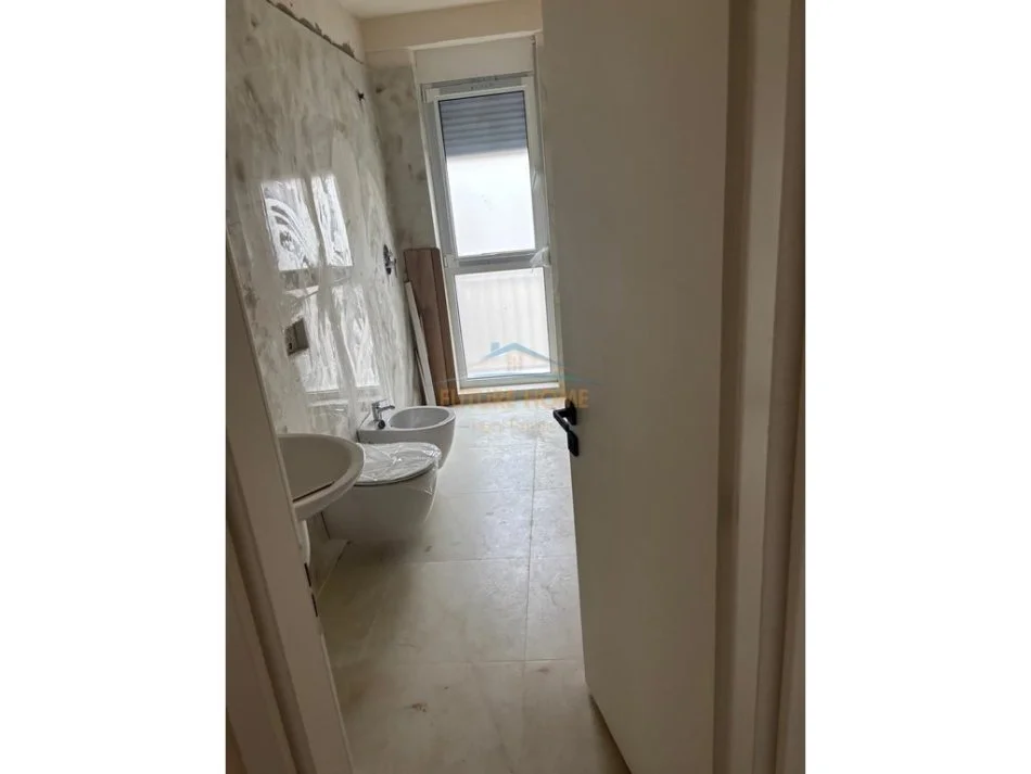 Tirane, jepet me qera ambjent biznesi Kati 1, 58 m² 1.000 €