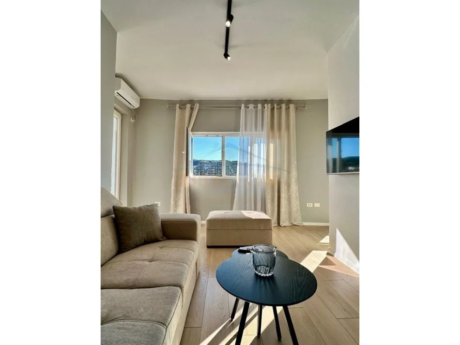 Tirane, jepet me qera apartament Kati 9, 60 m² 900 €