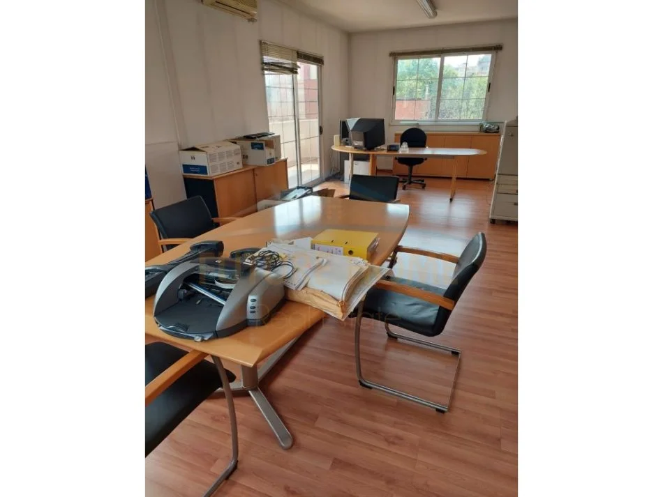 Elbasan, jepet me qera zyre Kati 5, 150 m² 1.300 €