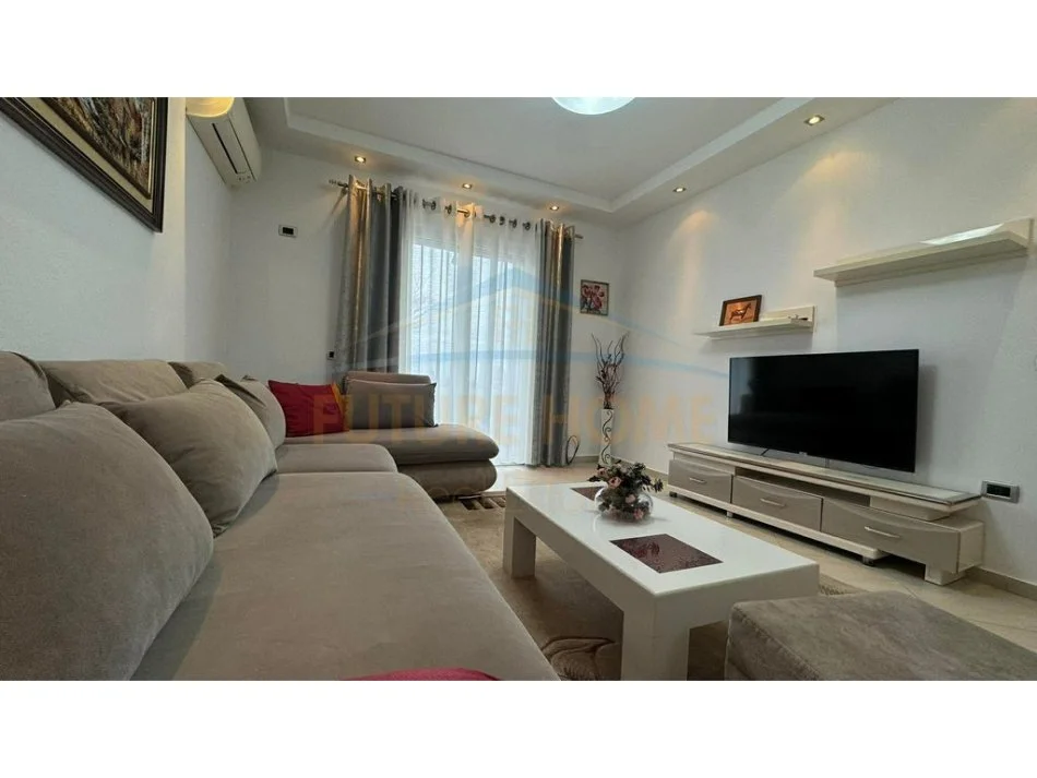 Tirane, jepet me qera apartament Kati 3, 99 m² 700 €