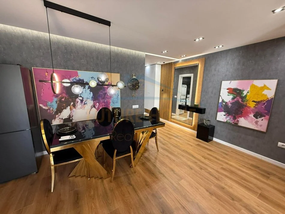 Tirane, jepet me qera apartament Kati 5, 119 m², 1000 euro