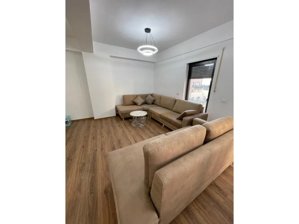 Tirane, jepet me qera apartament Kati 2, 99 m² 800 €