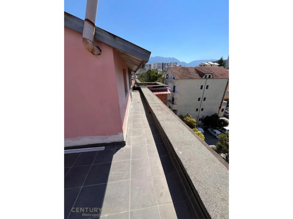 Tirane, shes apartament duplex 2+1 Kati 4, 100 m² 130.000 € (shkolla Bajram Curri)