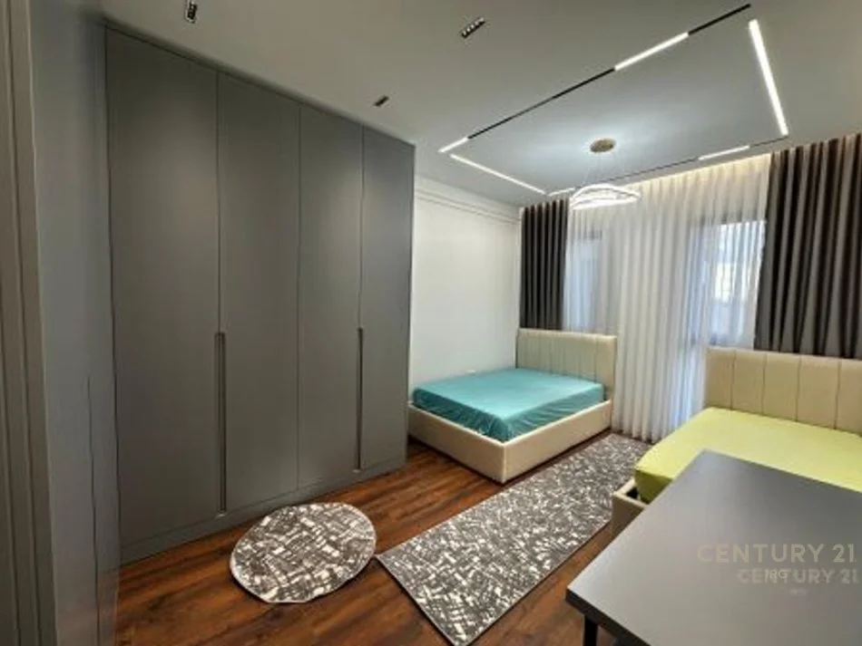 Tirane, jepet me qera apartament 2+1 Kati 3, 113 m² 900 € 