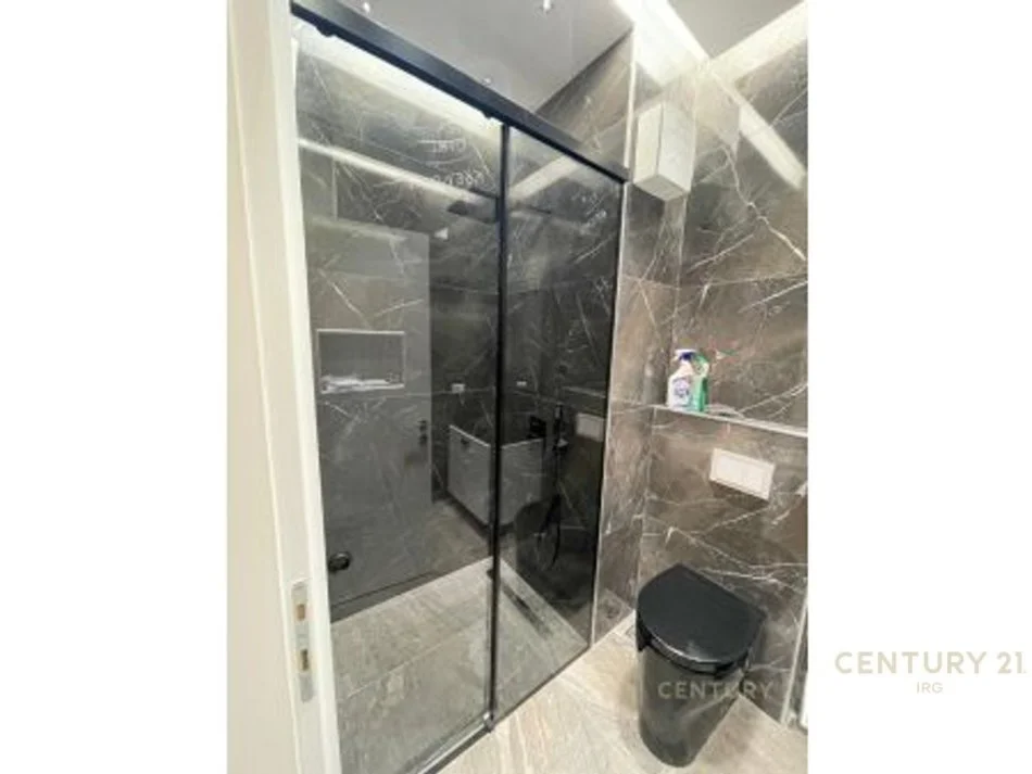 Tirane, jepet me qera apartament 2+1 Kati 3, 113 m² 900 € 