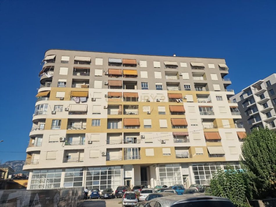 Tirane, jepet me qera apartament 2+1 Kati 5, 85 m² 700 € 