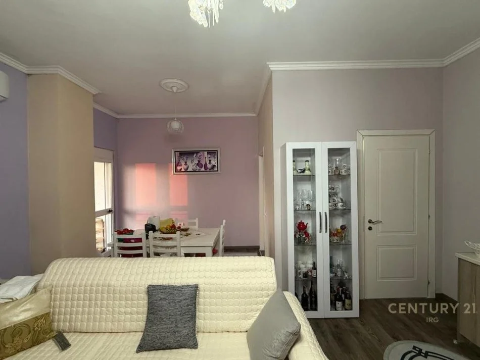 Tirane, jepet me qera apartament 1+1 Kati 4, 74 m² 420 € 