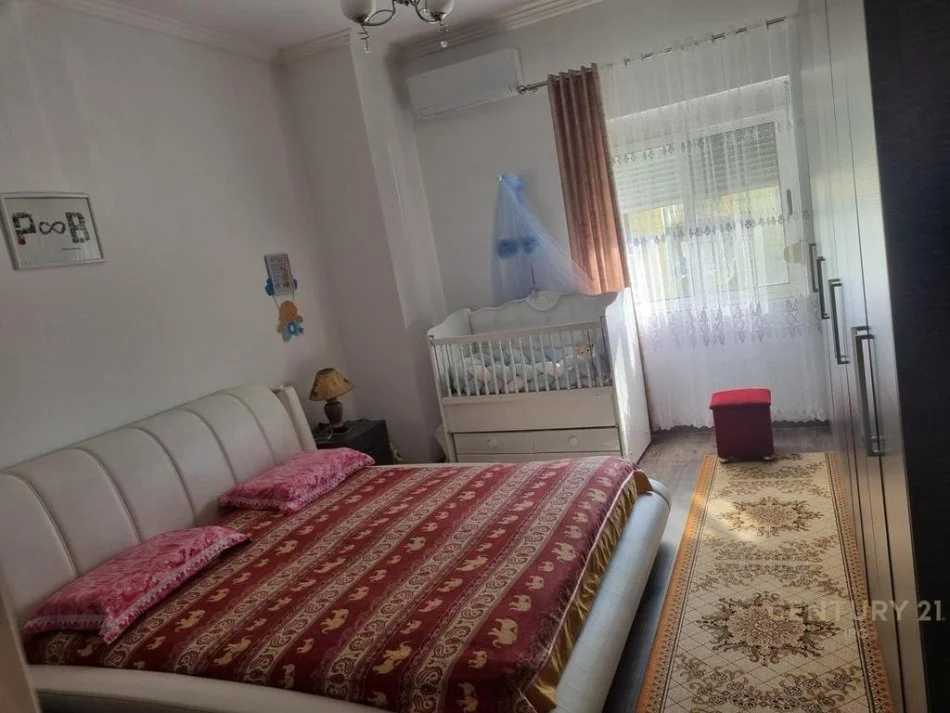 Tirane, jepet me qera apartament 1+1 Kati 4, 74 m² 420 € 