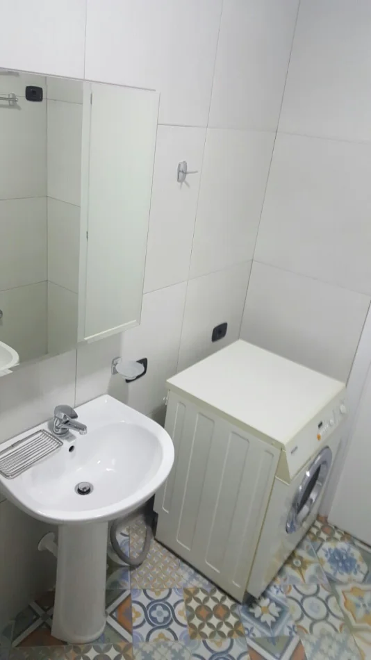 Tirane, jap me qera apartament 1+1 Kati 2, 55 m² 450 € 