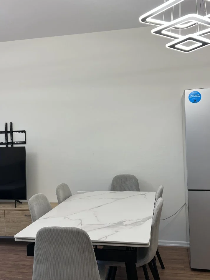 Tirane, jepet me qera apartament 2+1+Ballkon, Kati 8, 95 m2 500 € (Hamdi pepo)