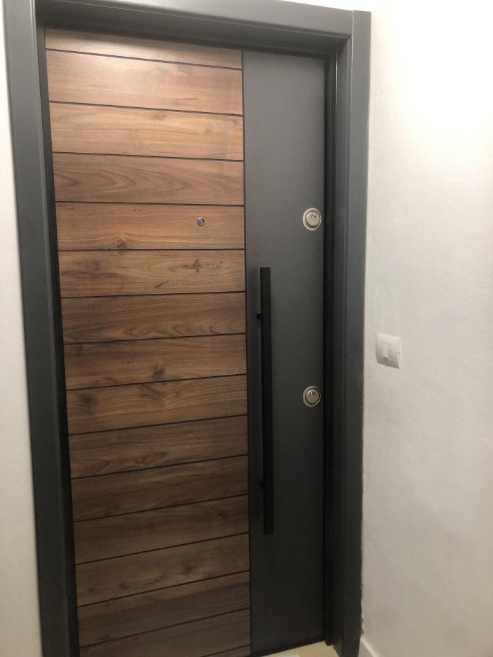 Tirane, jepet me qera apartament 1+1+Ballkon Kati 4, 60 m² 650 € (Mine peza)
