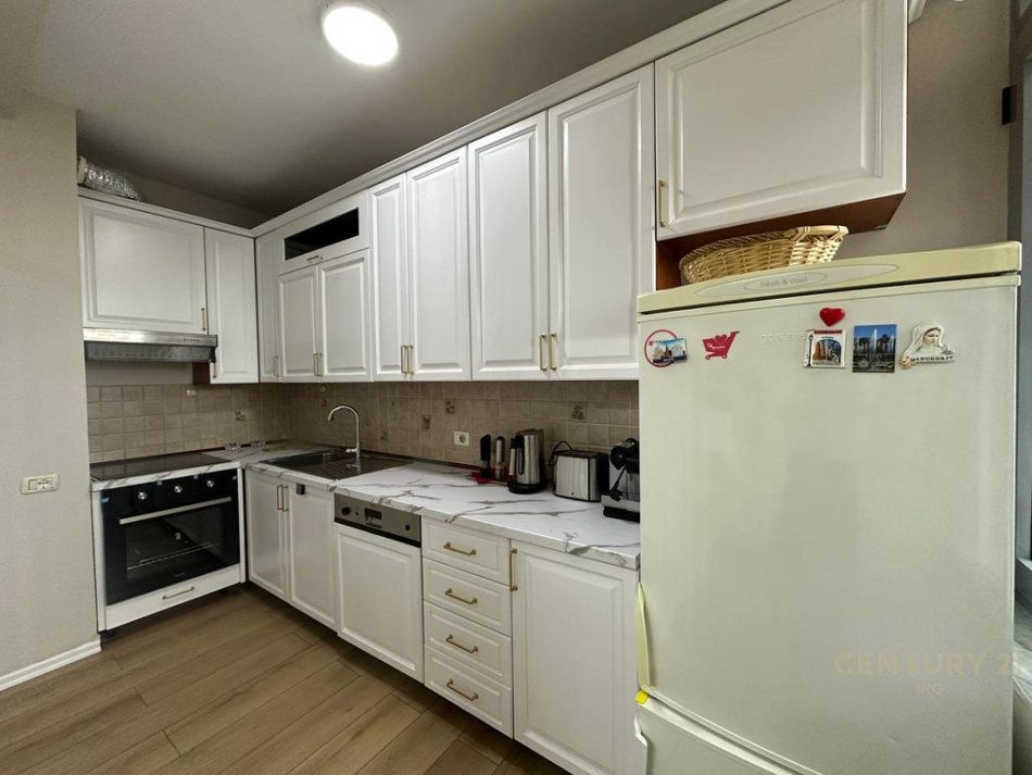 Tirane, jepet me qera apartament 2+1 Kati 4, 111 m² 1.300 € 
